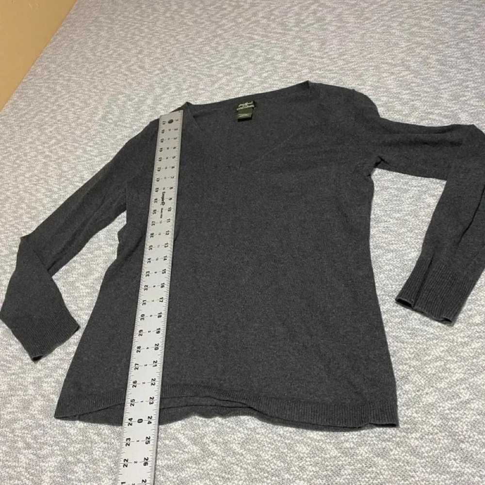 Eddie Bauer Gray Cotton & Cashmere V-Neck Sweater Size: Medium. SKU-B236